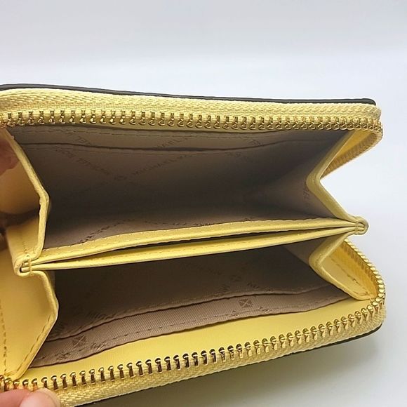 MK YELLOW LEATHER WALLET - Picture 5 of 7